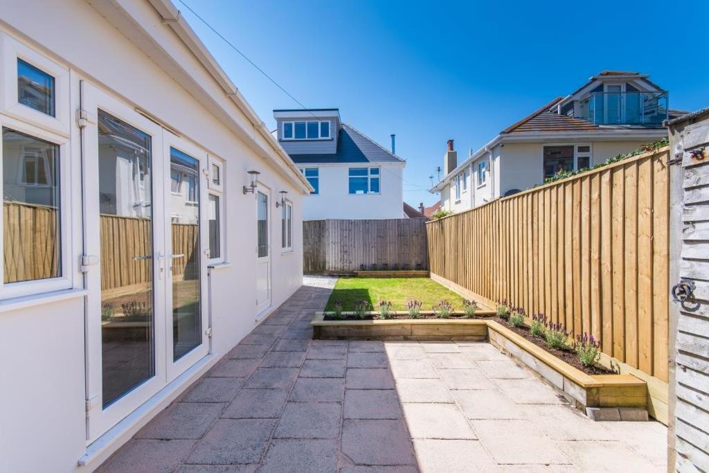 Bournecoast - Clifftop Apartment With Garden -Fm827 Bournemouth Exterior photo