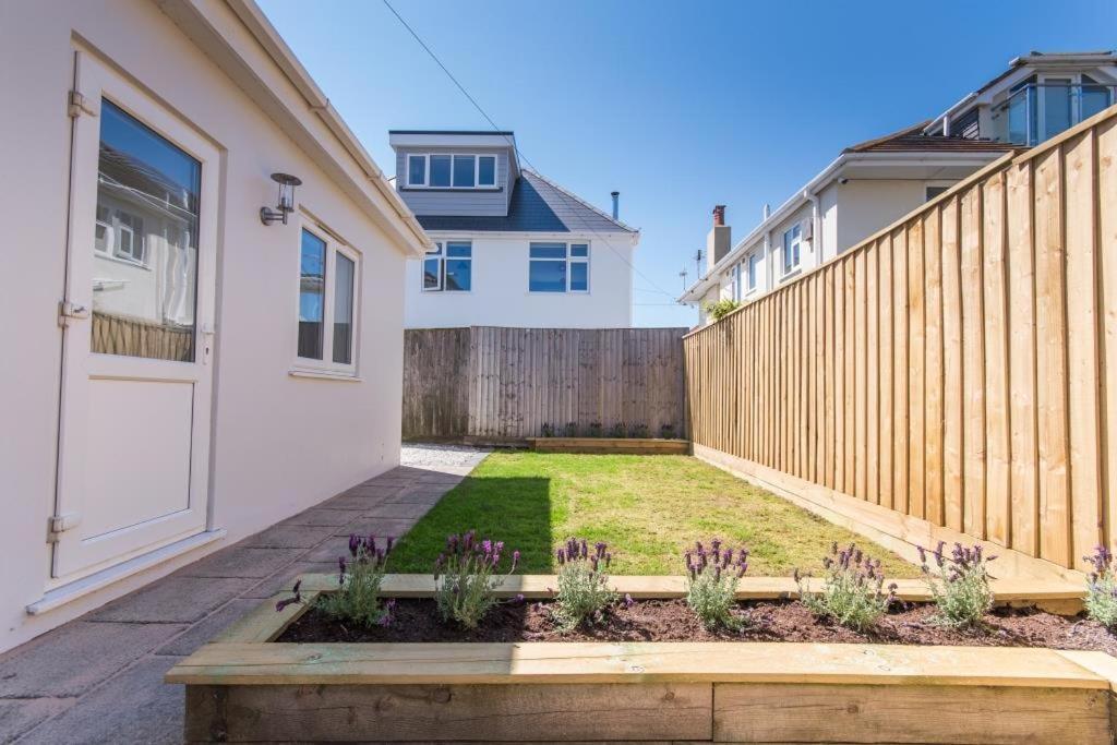 Bournecoast - Clifftop Apartment With Garden -Fm827 Bournemouth Exterior photo